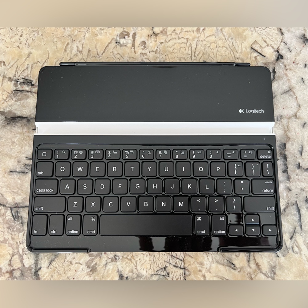 Logitech Ultrathin Keyboard Cover - Picture 2 of 10